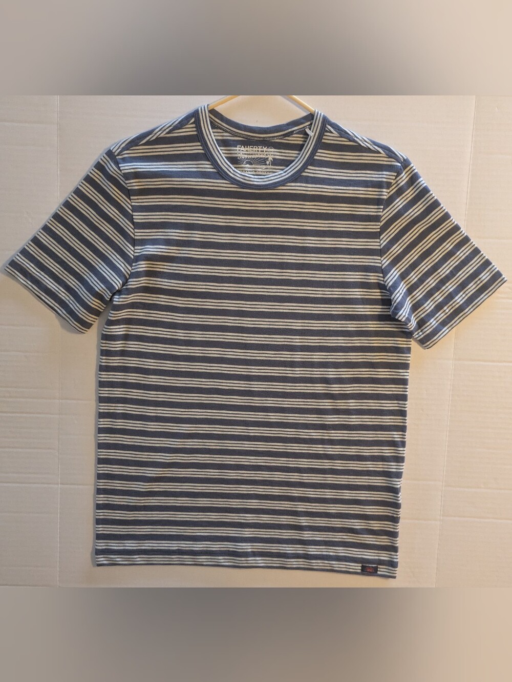 Faherty Men's Navy & White Striped Crew T-Shirt- XS (NWOT)